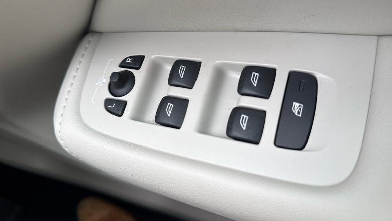 Volvo Xc60 2.0 T6 Recharge PHEV Inscription 5dr AWD Auto Estate